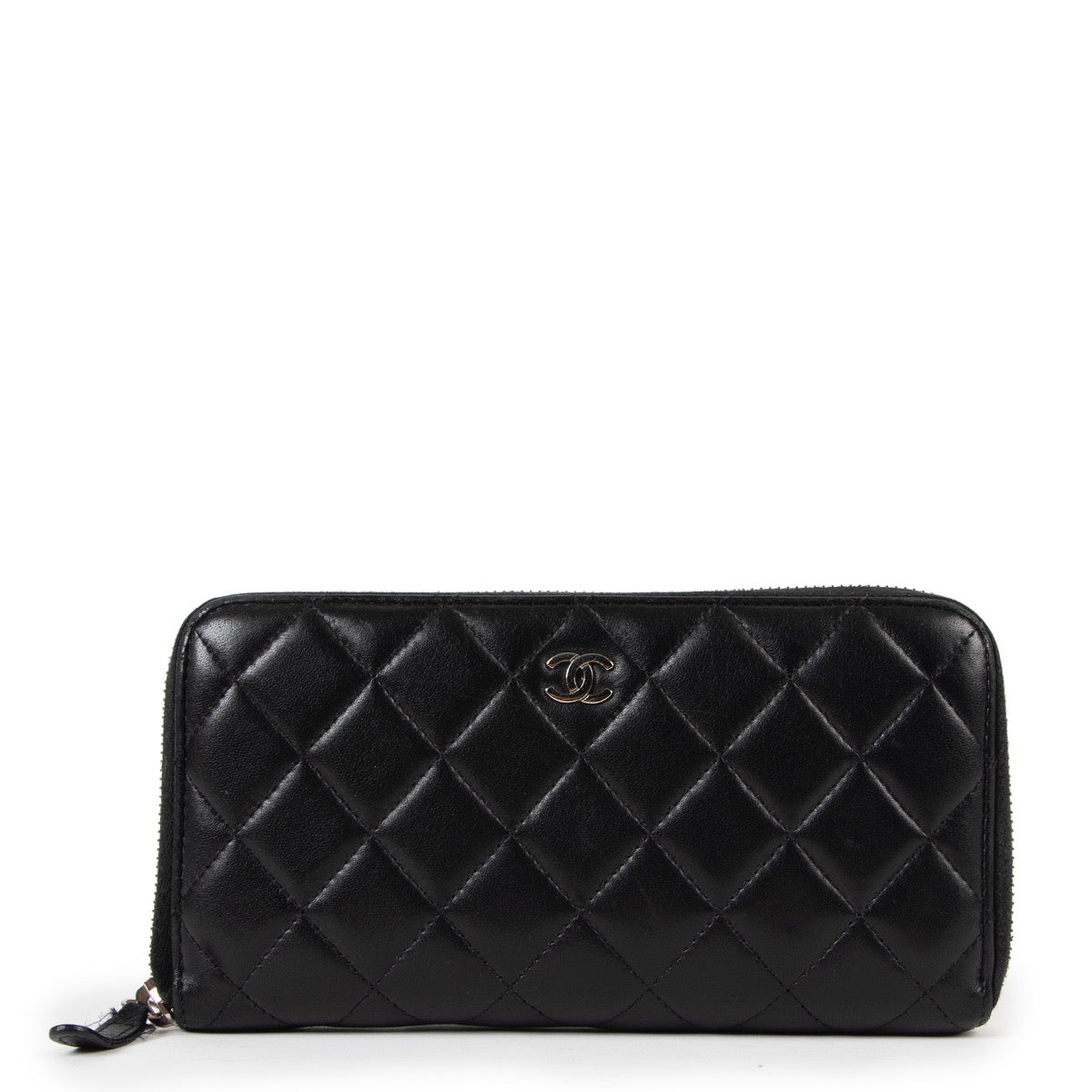 Shop safe online at Labellov in Antwerp this 100% authentic second hand Chanel Large Classic Zippy Wallet