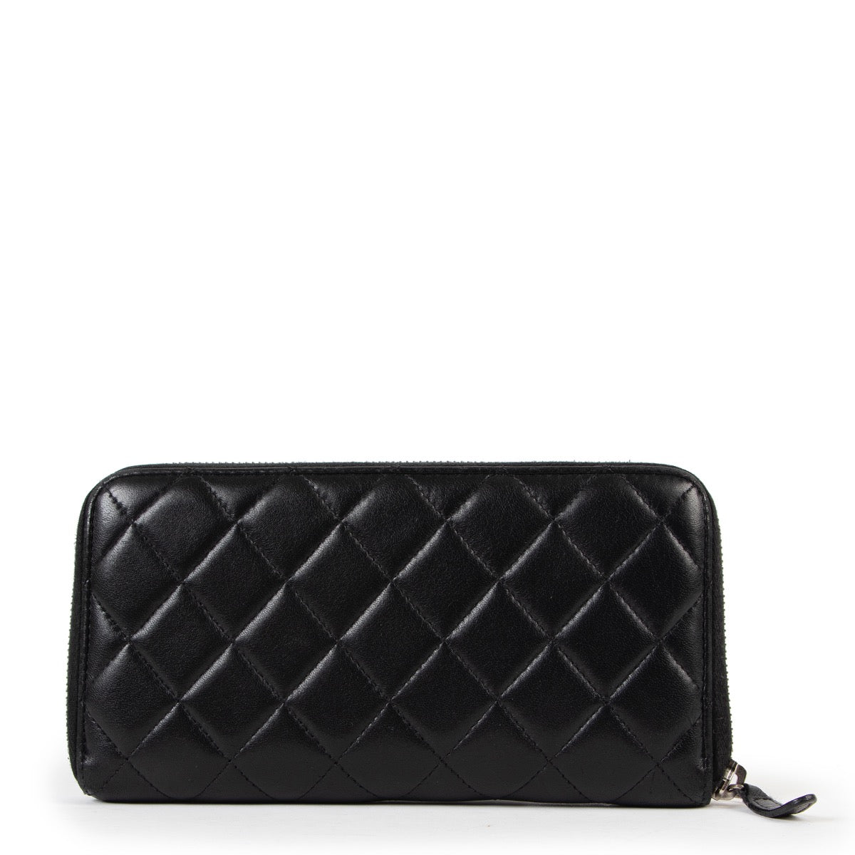 Shop safe online at Labellov in Antwerp this 100% authentic second hand Chanel Large Classic Zippy Wallet