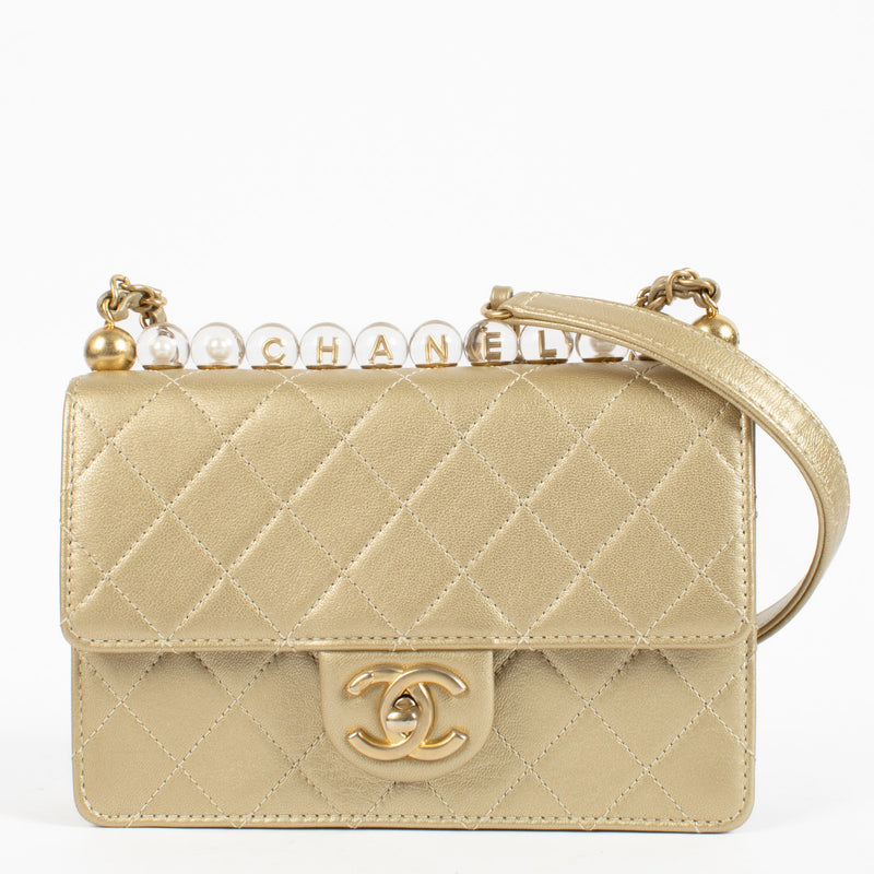 Chanel Gold Quilted Leather Small Chic Pearls Flap Bag aan de beste prijs bij Labellov