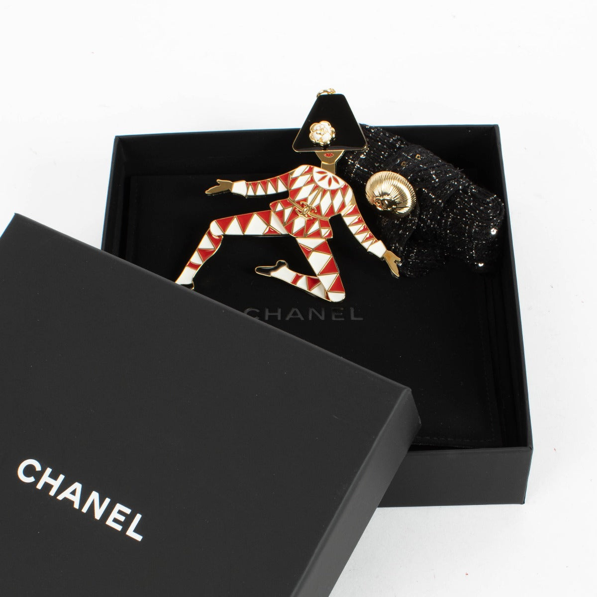 shop 100% authentic second hand Chanel Holiday 2025 Charm on Labellov.com