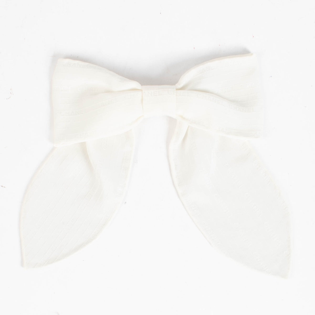 shop 100% authentic second hand Chanel White Silk Bow Hair Clip on Labellov.com