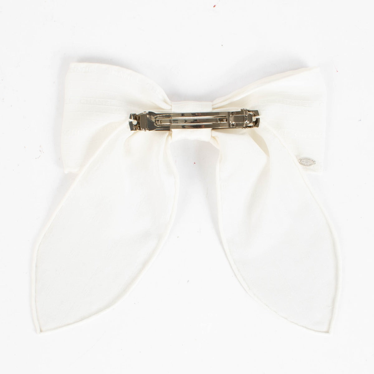 shop 100% authentic second hand Chanel White Silk Bow Hair Clip on Labellov.com