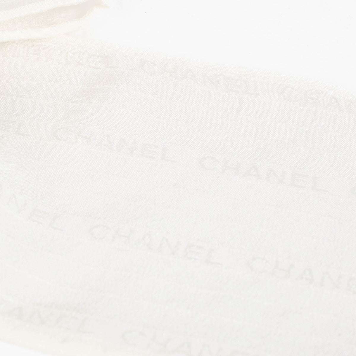 shop 100% authentic second hand Chanel White Silk Bow Hair Clip on Labellov.com