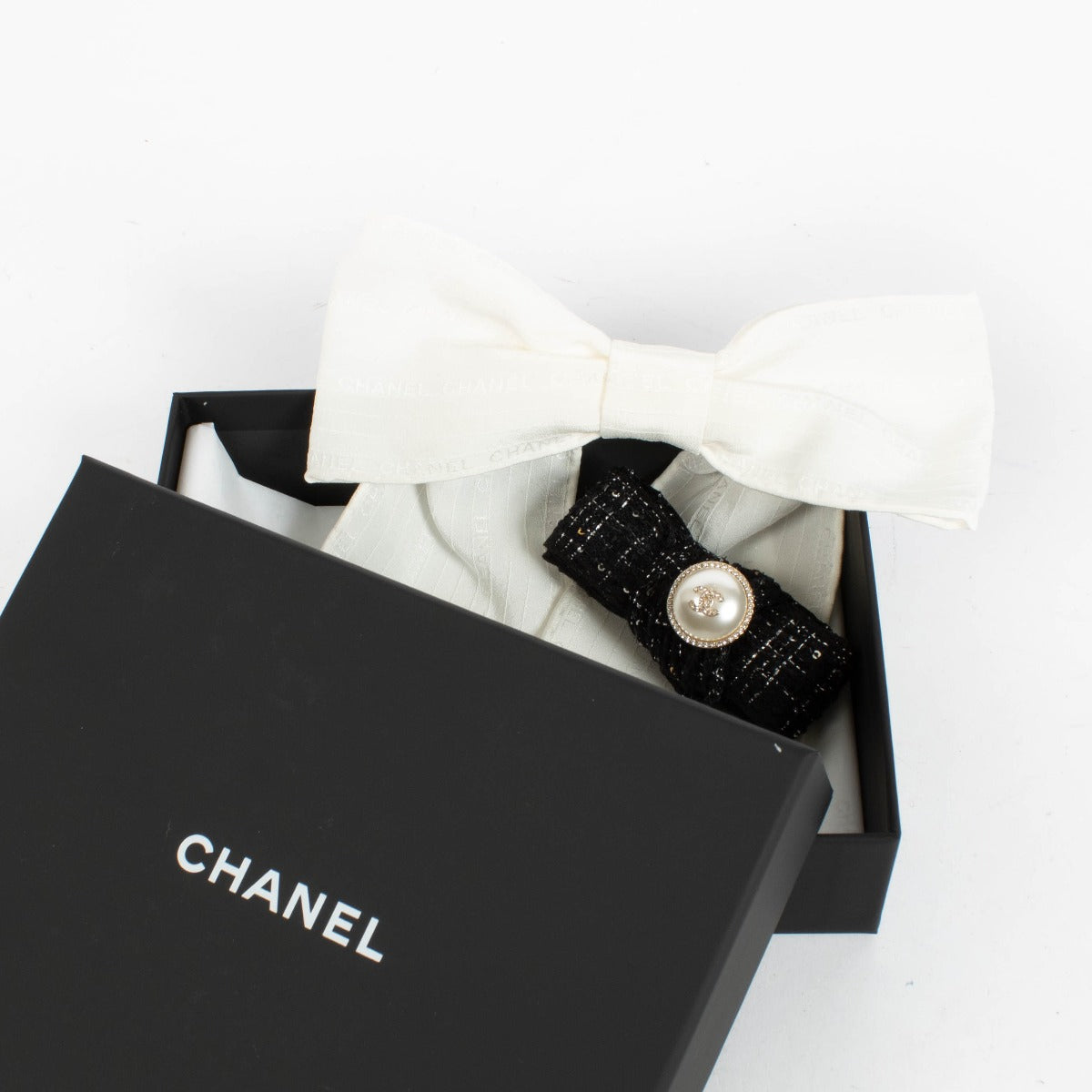 shop 100% authentic second hand Chanel White Silk Bow Hair Clip on Labellov.com