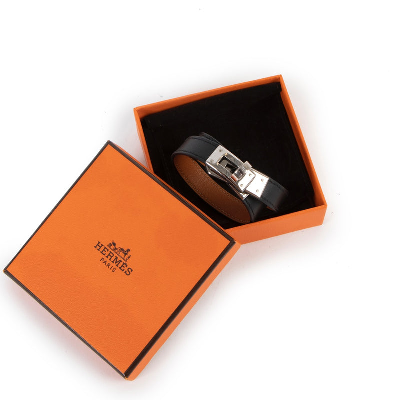 Shop safe online at Labellov in Antwerp this 100% authentic second hand Hermès Black Kelly Double Tour Bracelet