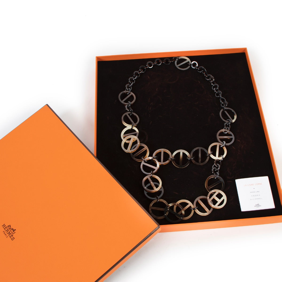 Shop now your favorite 100% authentic Hermès accessories, at Labellov.