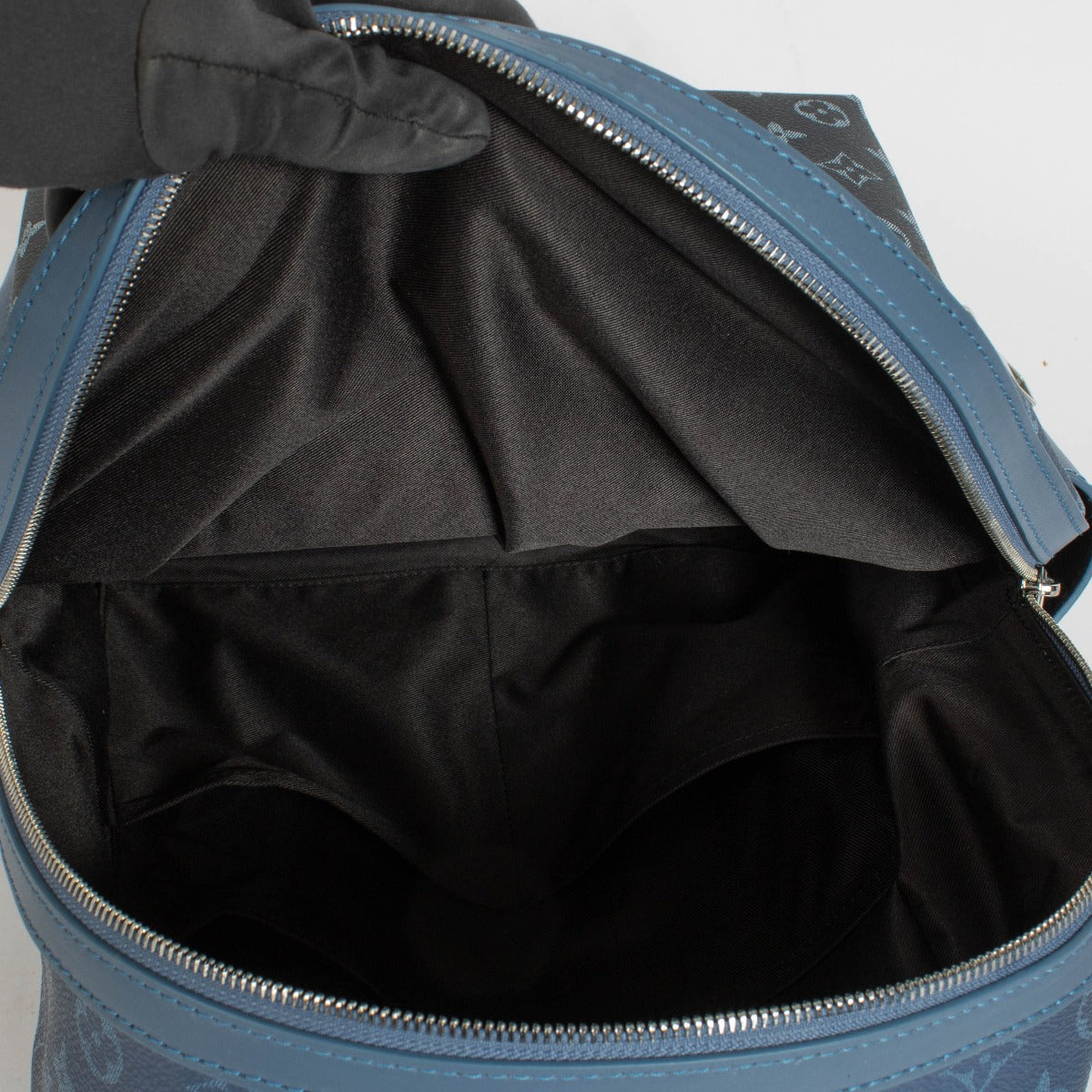 Louis Vuitton Blue Monogram Discovery Backpack PM – Labellov