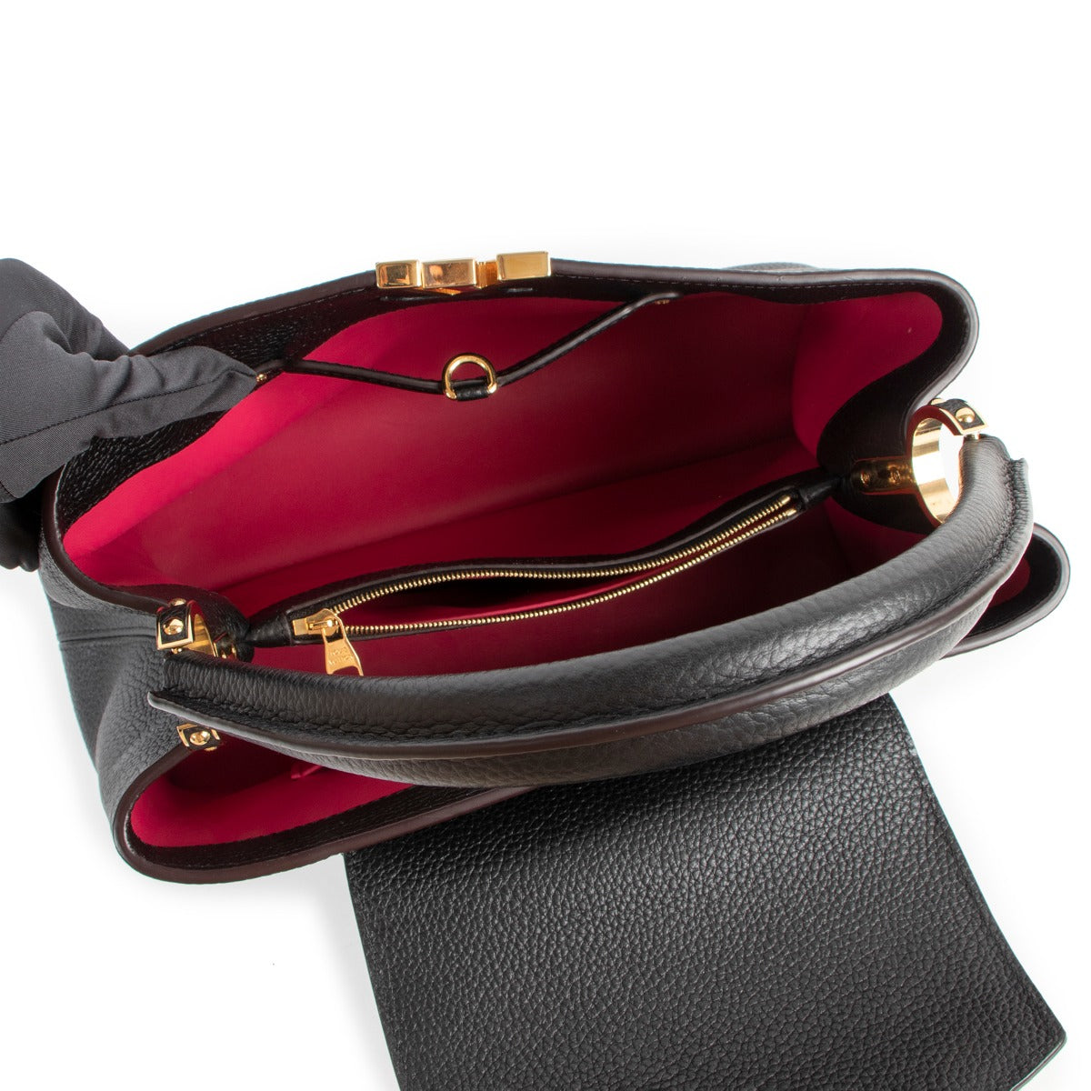Louis Vuitton Capucines MM Taurillon Black Top Handle Bag
