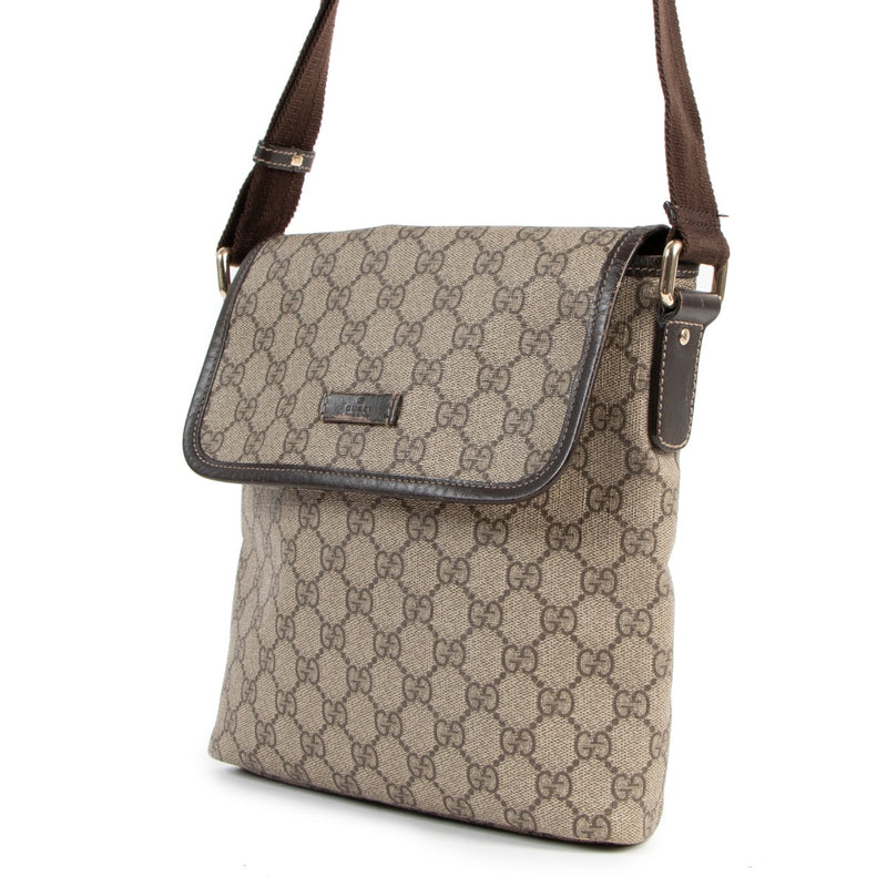Buy online an authentic second hand Gucci GG Canvas Messenger Crossbody In good condition at Labellov in Antwerp.