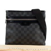Buy online an authentic second hand Louis Vuitton Pochette Bosphore Damier Graphite in very good condition at Labellov in Antwerp.