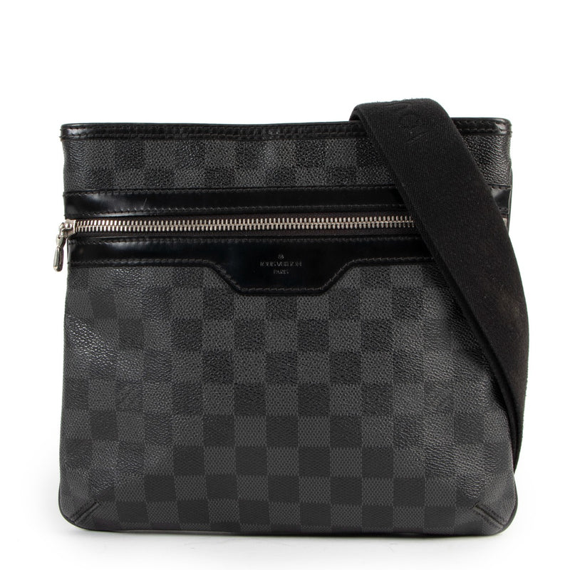 Buy online an authentic second hand Louis Vuitton Pochette Bosphore Damier Graphite in very good condition at Labellov in Antwerp.