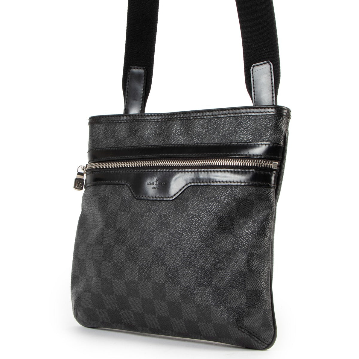Buy online an authentic second hand Louis Vuitton Pochette Bosphore Damier Graphite in very good condition at Labellov in Antwerp.