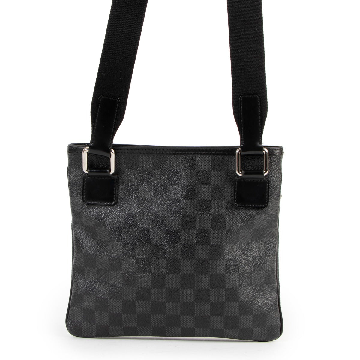 Buy online an authentic second hand Louis Vuitton Pochette Bosphore Damier Graphite in very good condition at Labellov in Antwerp.