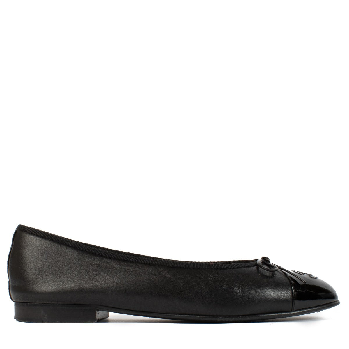Shop safe online at Labellov in Antwerp, Brussels and Knokke this 100% authentic second hand