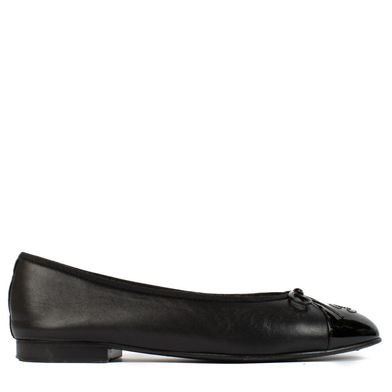 Shop safe online at Labellov in Antwerp, Brussels and Knokke this 100% authentic second hand