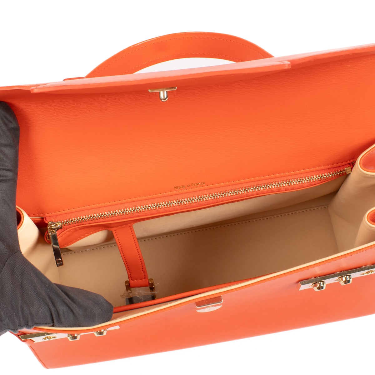 Delvaux Paprika Calf Souple Tempête GM Bag aan de beste prijs bij Labellov tweedehands luxe in Antwerpen en Knokke.