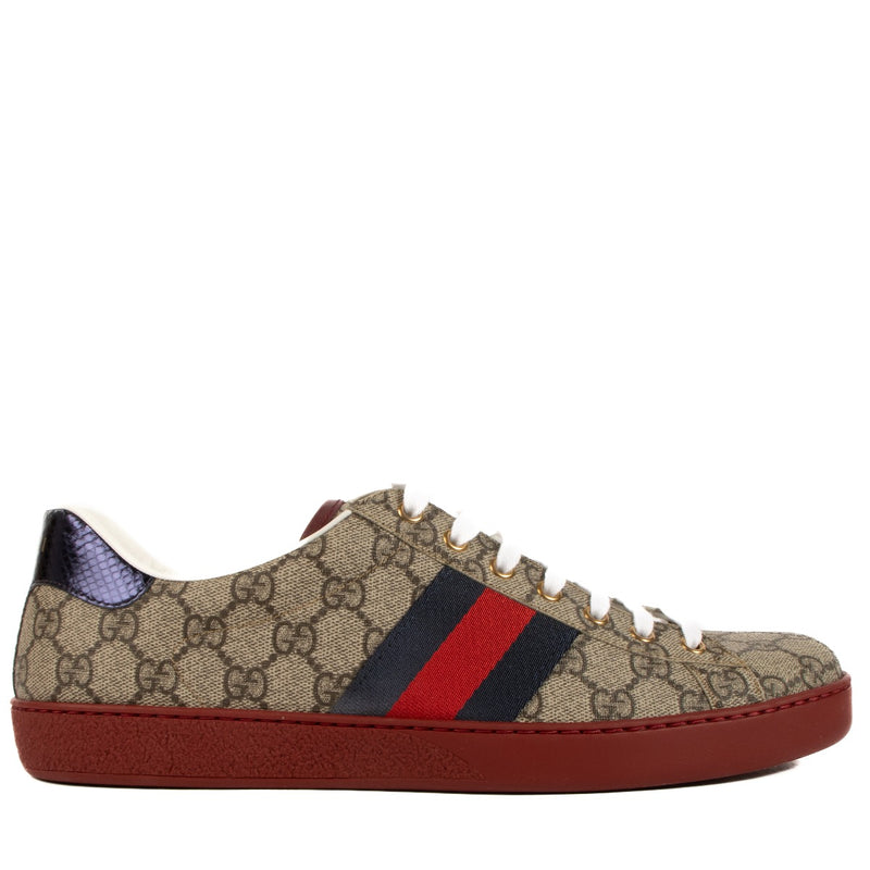 Shop safe online at Labellov in Antwerp, Brussels and Knokke this 100% authentic second hand Gucci GG Canvas Supreme Ace Sneakers