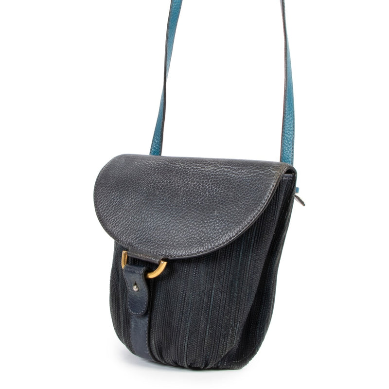 Buy online an authentic second hand Delvaux Blue Listrac PM Toile De Cuir Crossbody Bag in preloved condition at Labellov in Antwerp.