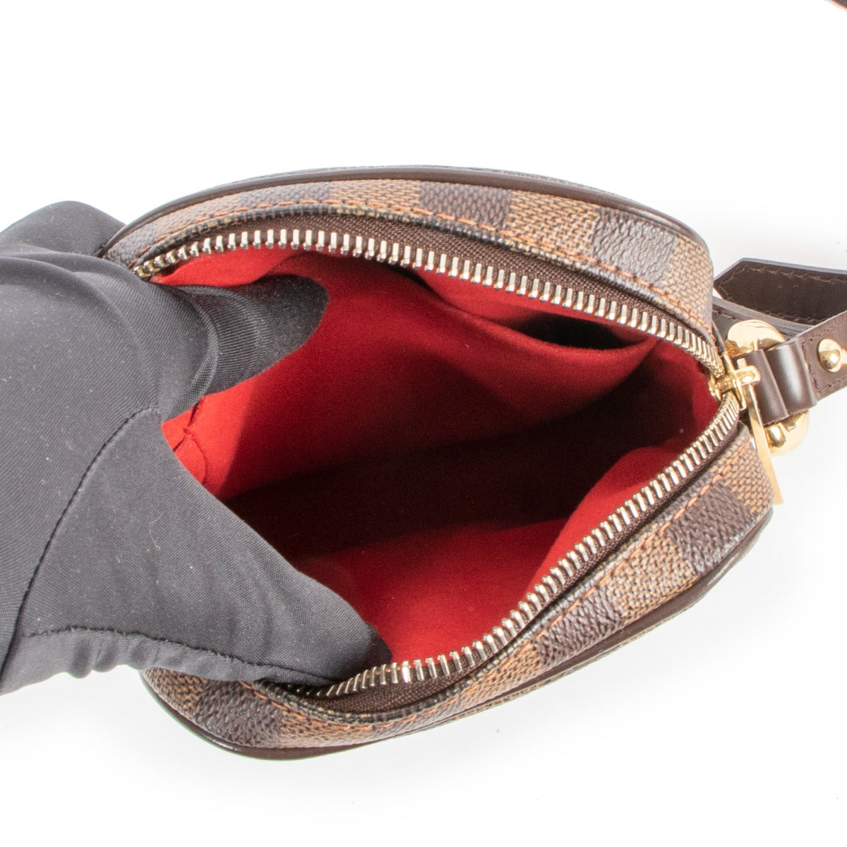 Buy online an authentic second hand Louis Vuitton Damier Ebene Rift Crossbody in very good condition at labellov in Antwerp.