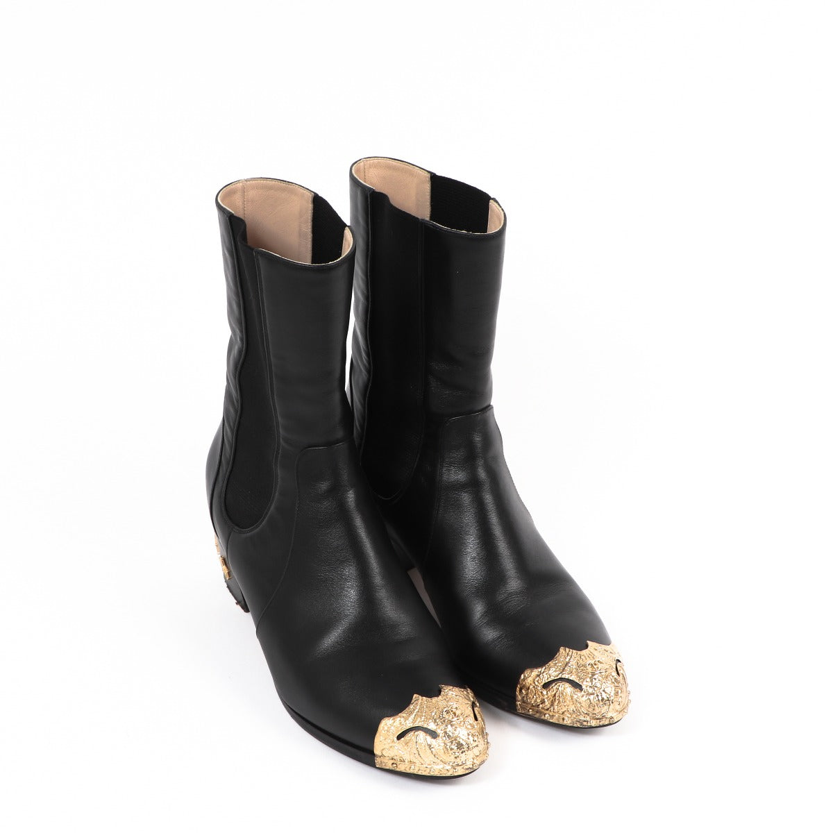 Buy authentic second-hand Chanel Pre-Fall 2014 Black Paris Dallas Biker Boots in Size 40 in very good condition at Labellov in Antwerp.