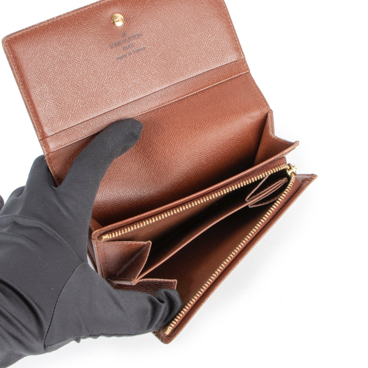 Shop safe online at Labellov in Antwerp this 100% authentic second hand Louis Vuitton Monogram Tresor Wallet