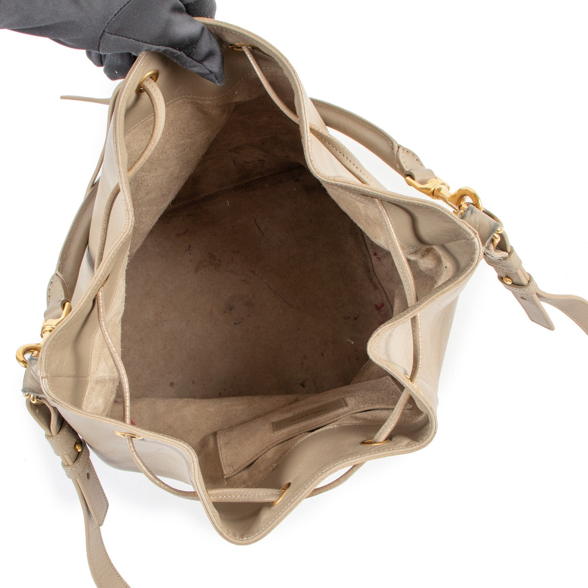 Shop safe online at Labellov in Antwerp this 100% authentic second hand Saint Laurent Grey Emmanuelle Bucket Bag
