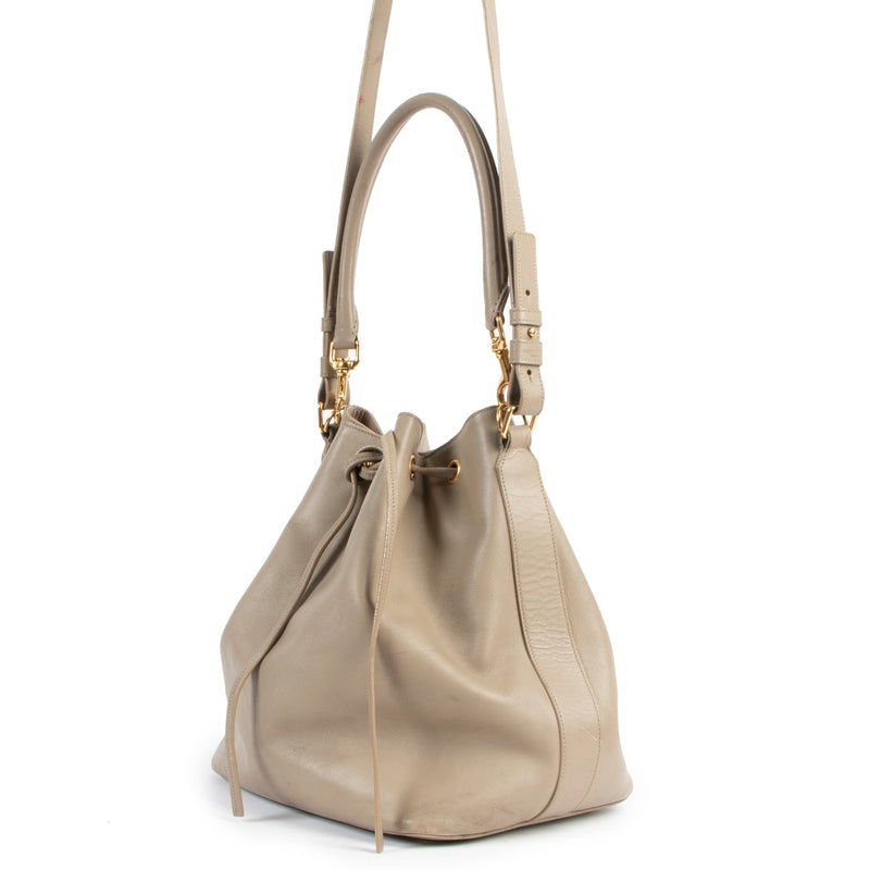 Shop safe online at Labellov in Antwerp this 100% authentic second hand Saint Laurent Grey Emmanuelle Bucket Bag