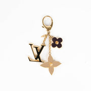 Shop the authentic Louis Vuitton Gold Charm second hand on Labellov.com