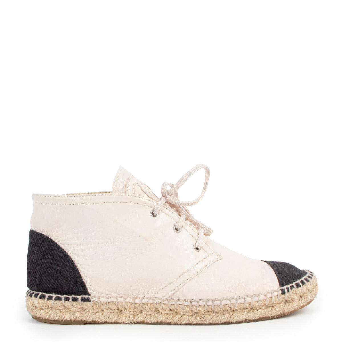 Chanel Light Pink/Black Canvas Cap Toe CC Espadrilles for the best price at Labellov secondhand luxury in Antwerp. Buy with confidence.