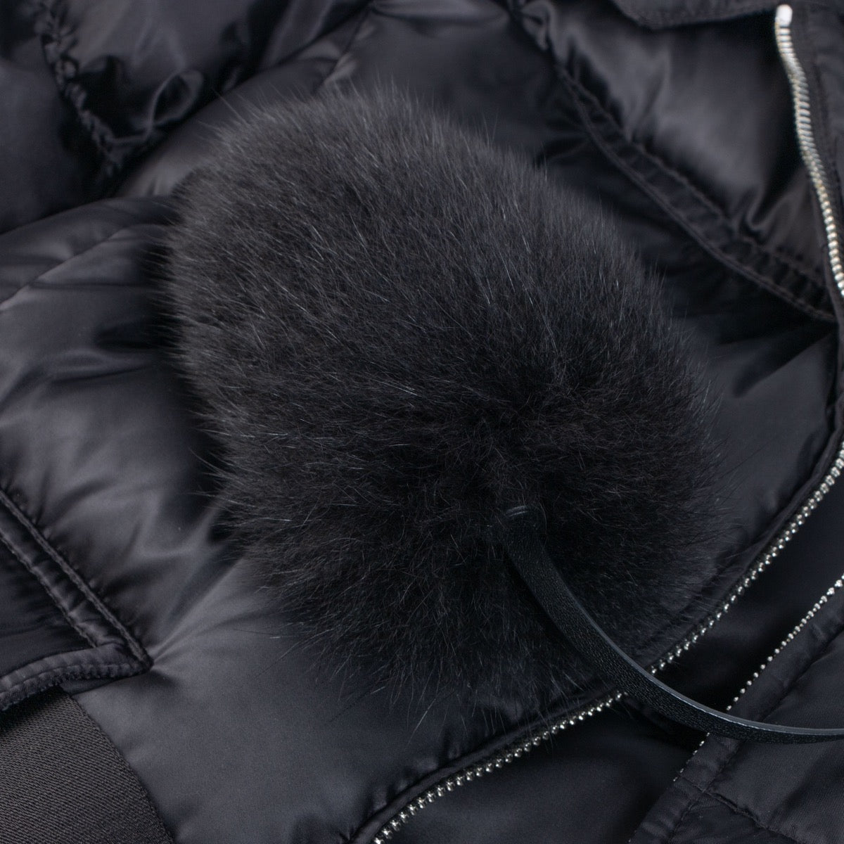 Shop safe online at Labellov in Antwerp, Brussels and Knokke this 100% authentic second hand Prada Black Fur Puffer Jacket - size IT44