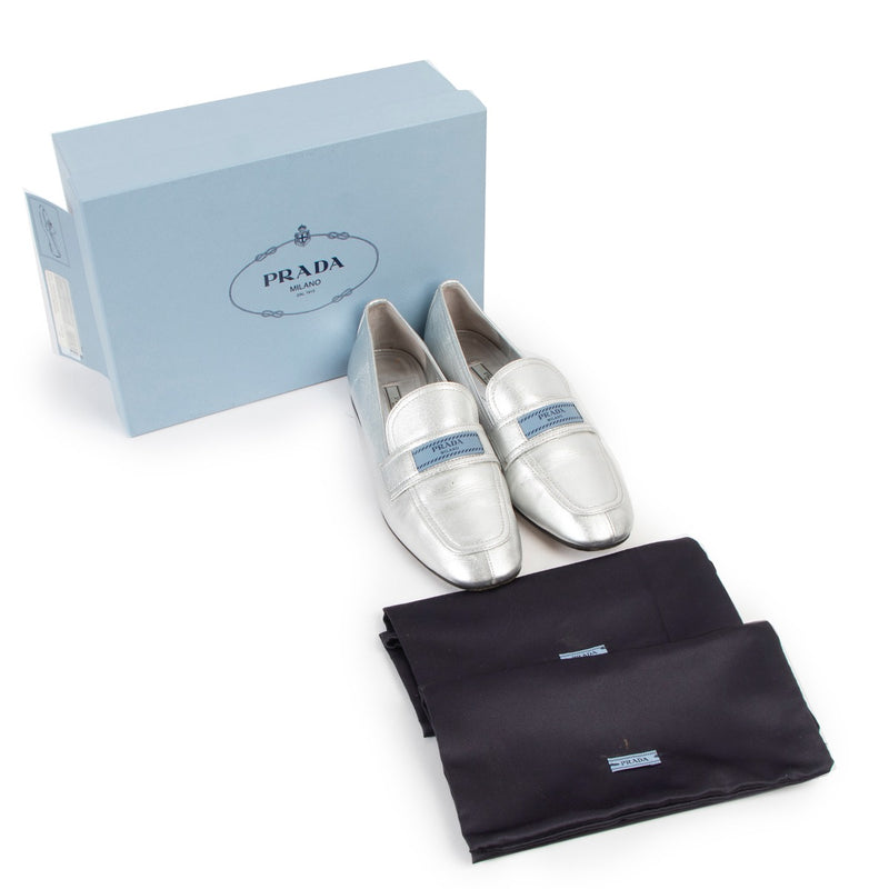 Shop now for your pre-loved, 100% authentic Prada flats, at Labellov.