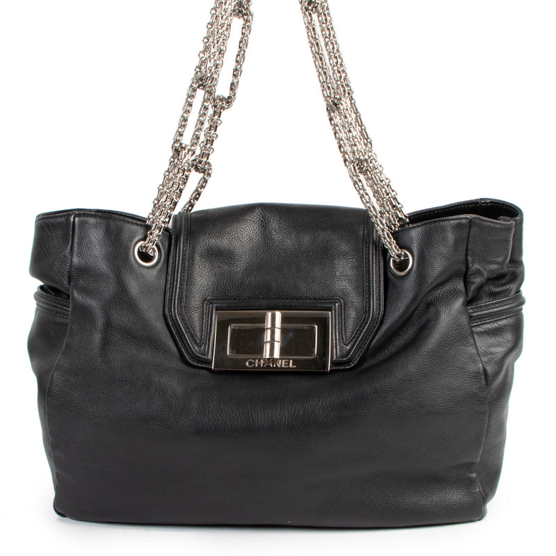 Chanel Black Leather Maxi Jumbo 2.55 Shoulder Bag for the best price at Labellov secondhand luxury in Antwerp