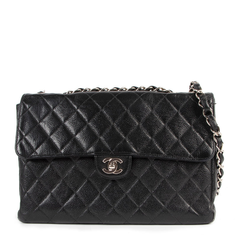 Shop safe online at Labellov in Antwerp this 100% authentic second hand Chanel Black Quilted Caviar Leather Shoulder Bag