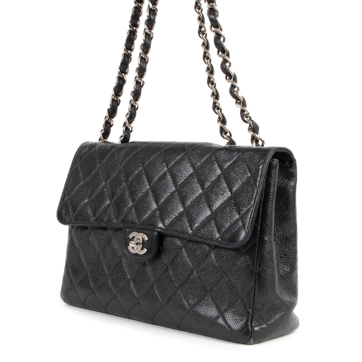 Shop safe online at Labellov in Antwerp this 100% authentic second hand Chanel Black Quilted Caviar Leather Shoulder Bag