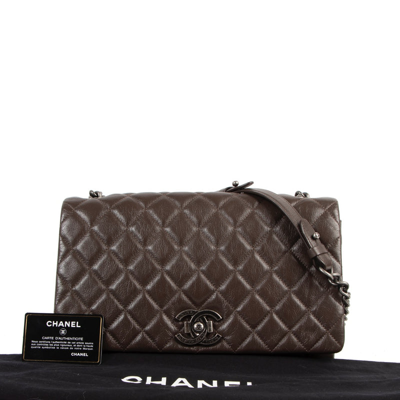 Shop safe online at Labellov in Antwerp this 100% authentic second hand Chanel Brown Metallic Quilted Goatskin City Rock Flap Shoulder Bag