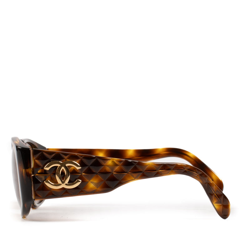 shop 100% authentic second hand Chanel Brown Sunglasses on Labellov.com