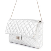 Shop safe online at Labellov in Antwerp this 100% authentic second hand Chanel Silver Quilted Reissue Chain Clutch