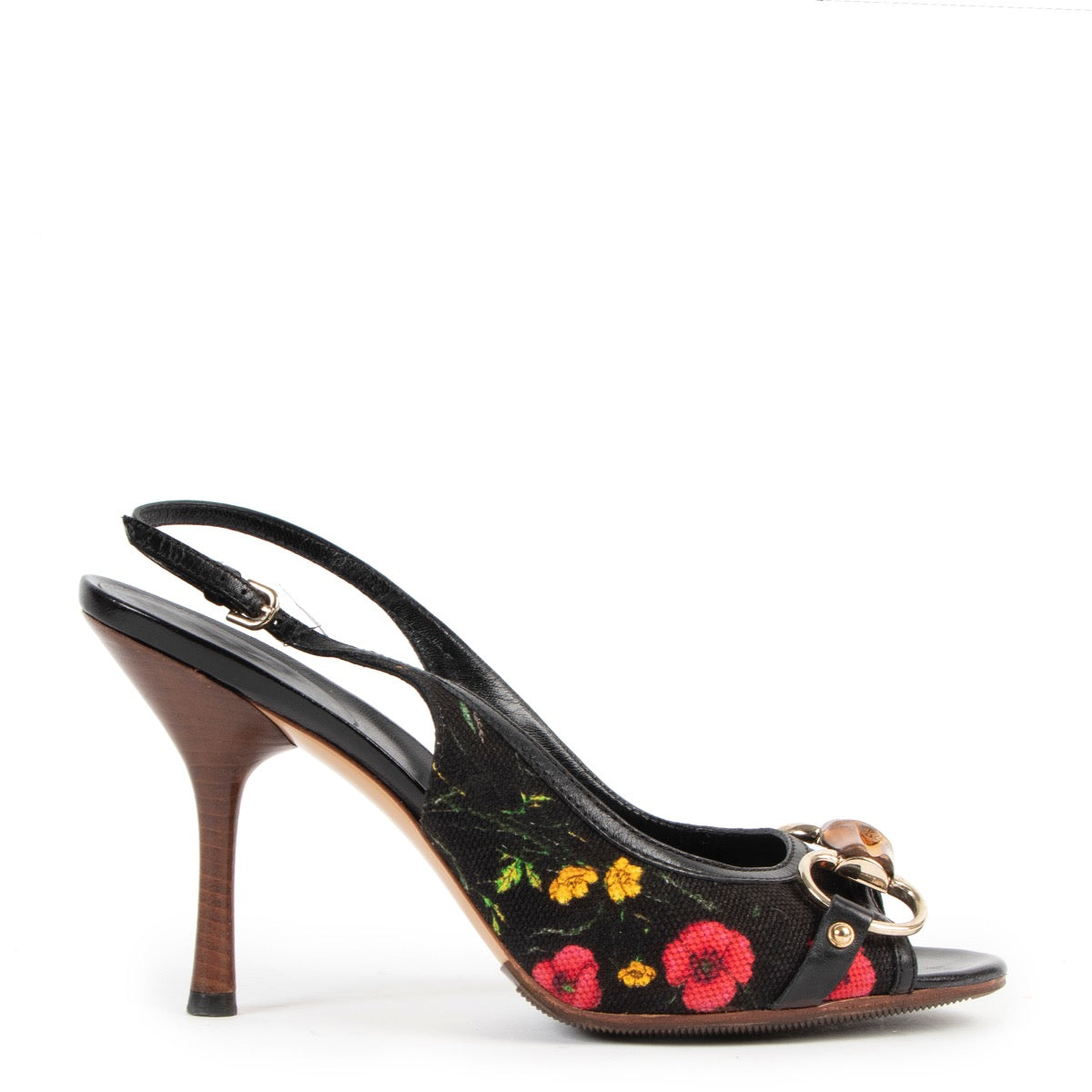 Shop now for your pre-loved, 100% authentic Gucci pumps, at Labellov.