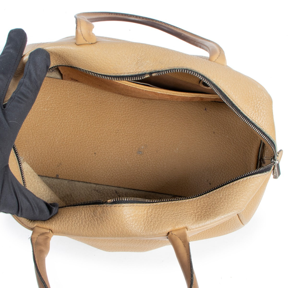 Buy authentic second hand Deux de Deux de Delvaux Beige Grained Leather Top Handle Bag in good condition at Labellov in Antwerp.