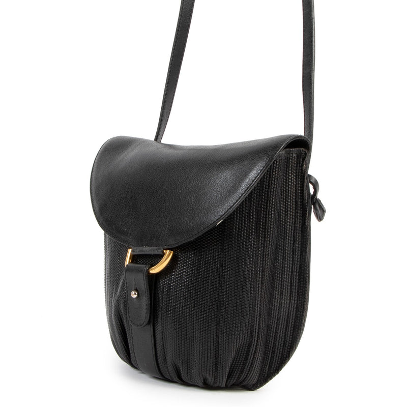 Shop safe online at Labellov in Antwerp this 100% authentic second hand Delvaux Black Toile De Cuir Listrac PM Crossbody