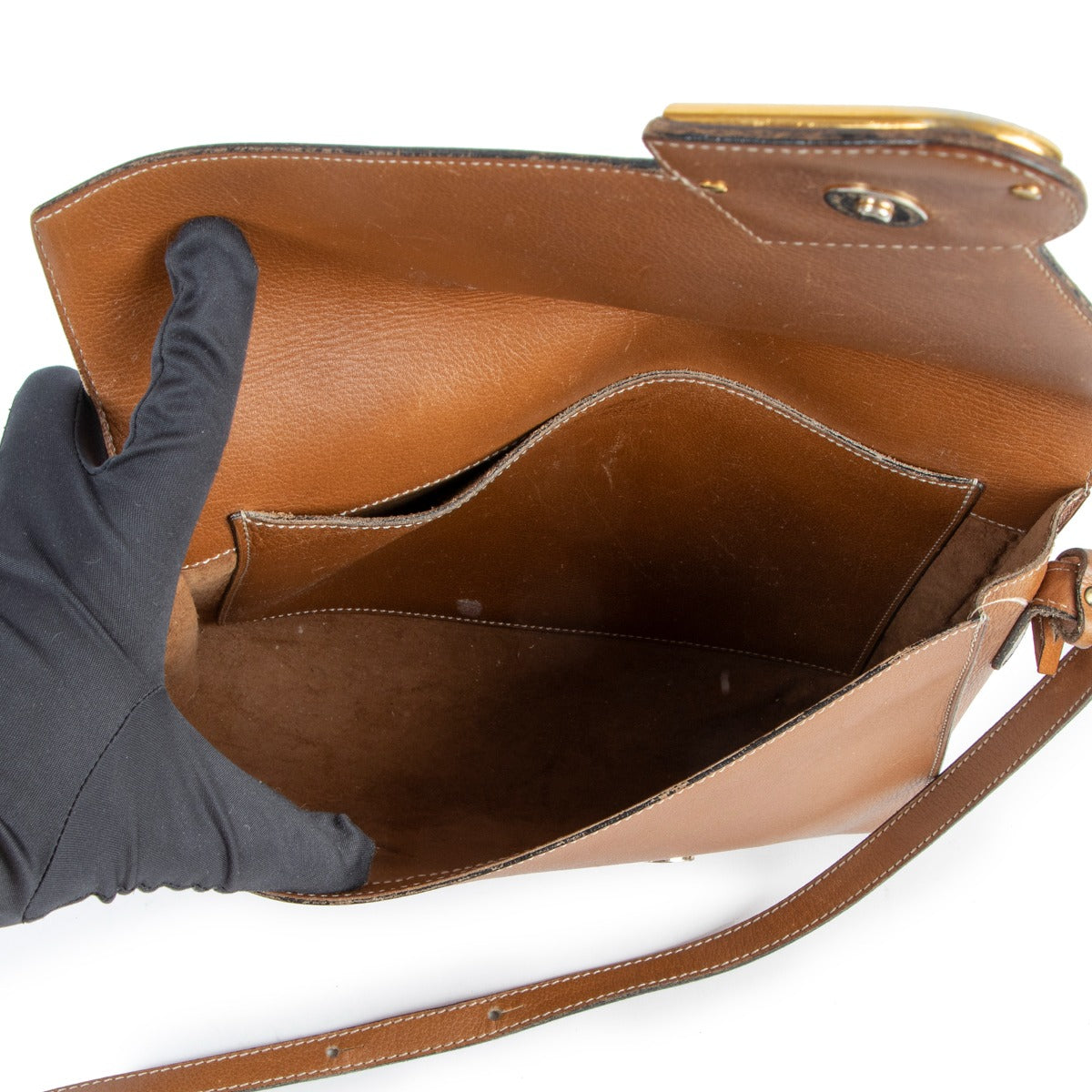 Shop safe online at Labellov in Antwerp this 100% authentic second hand Delvaux Brown Romeo Crossbody Bag