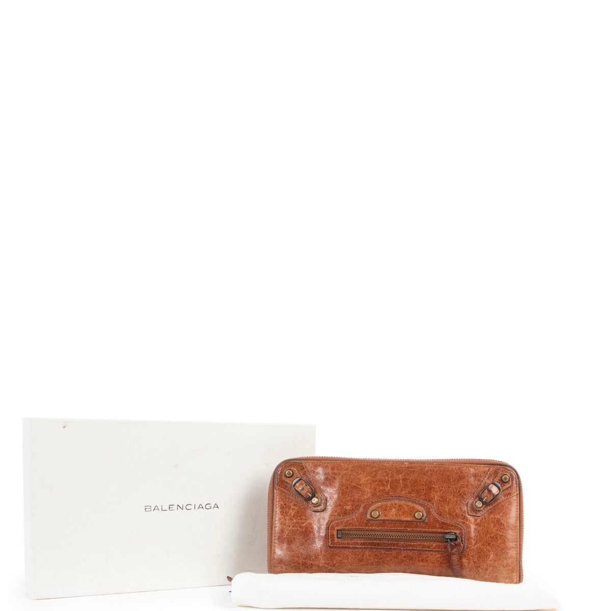Shop safe online at Labellov in Antwerp this 100% authentic second hand Balenciaga Camel City Wallet