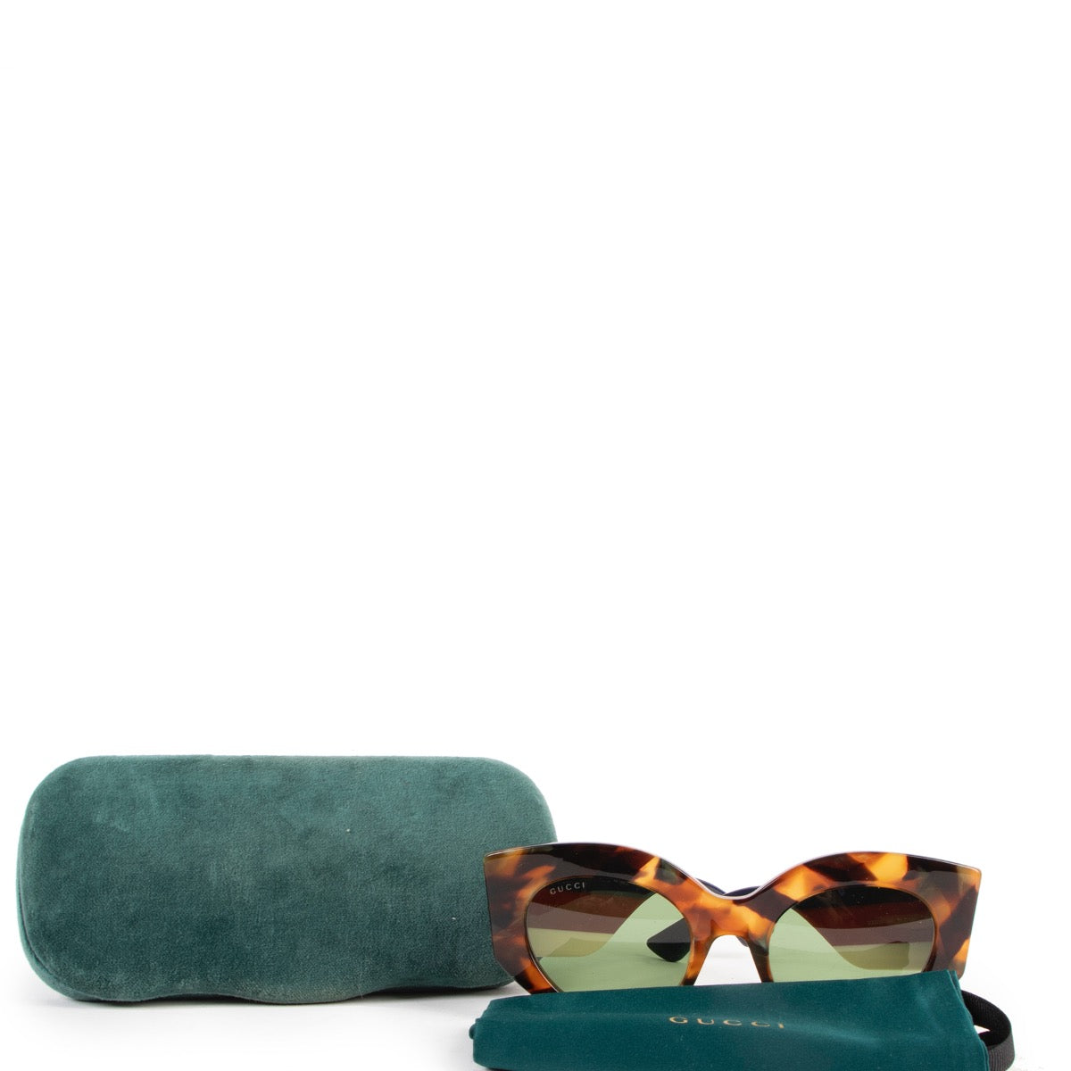 Shop safe online at Labellov in Antwerp this 100% authentic second hand Gucci Tortoise Acetate Cat-eye Glasses