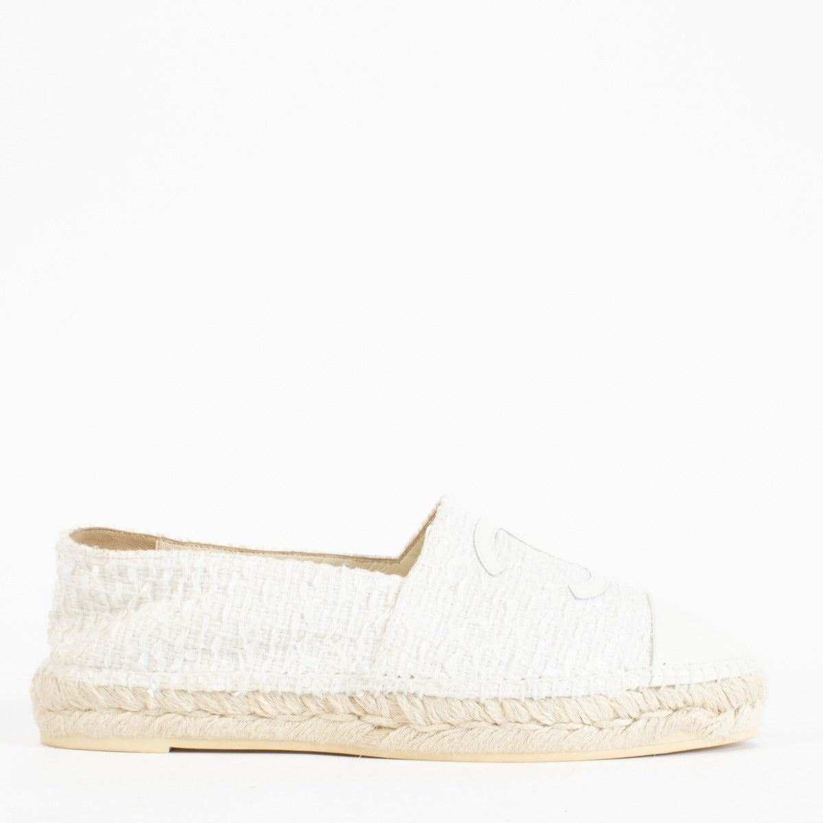Authentic second-hand Chandel White Espadrilles Flats- Size 39 on labellov.com