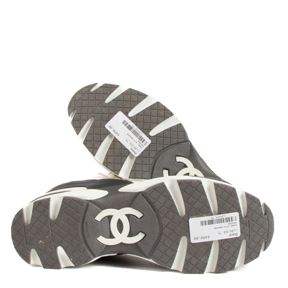 Shop safe online at Labellov in Antwerp, Brussels and Knokke these 100% authentic second hand Chanel White Anthracite Sneakers S16