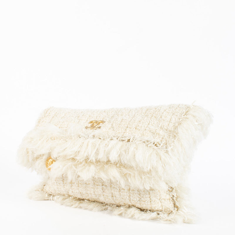 Authentic Preloved Chanel Paris-Cosmopolite Tweed Fransen Clutch Bag on labellov.com