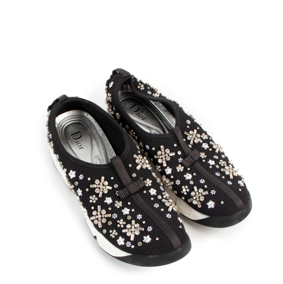 Buy online authenic second hand Christian Dior black fusion floral Embroidered sneakers in very good condition at Labellov in Antwerp.