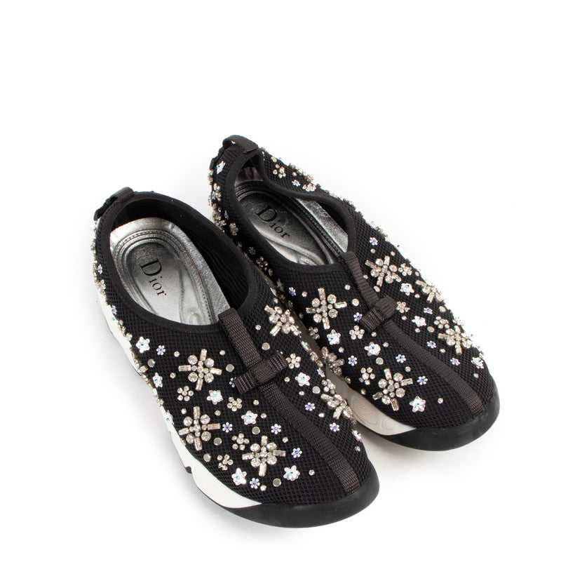 Buy online authenic second hand Christian Dior black fusion floral Embroidered sneakers in very good condition at Labellov in Antwerp.