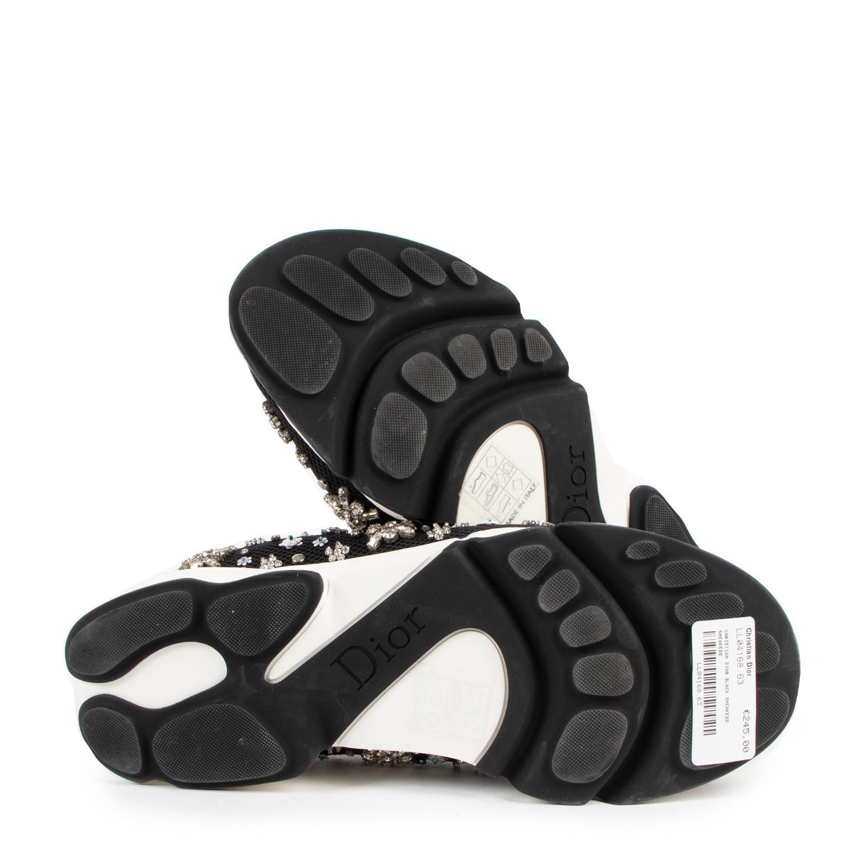 Buy online authenic second hand Christian Dior black fusion floral Embroidered sneakers in very good condition at Labellov in Antwerp.