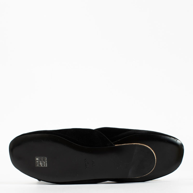 Authentic second-hand Gucci Black Velvet Loafers - Size 39 1/2 on labellov.com